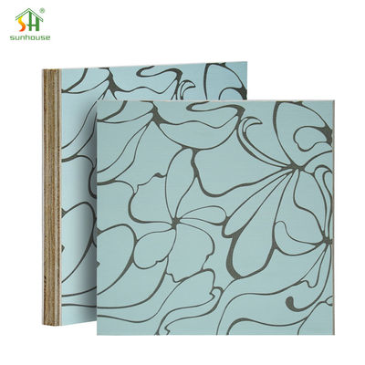 Ein guter Preis. Mehrfachverwendbare Melamin-Plywoodplatten 500kg/m3-700kg/m3 18mm-Plywoodblätter Online