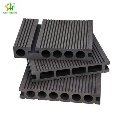 Ein guter Preis. Modulare 20mm WPC-Deckfliesen, WPC-Verriegelung für Küchen / Grillbereiche Online